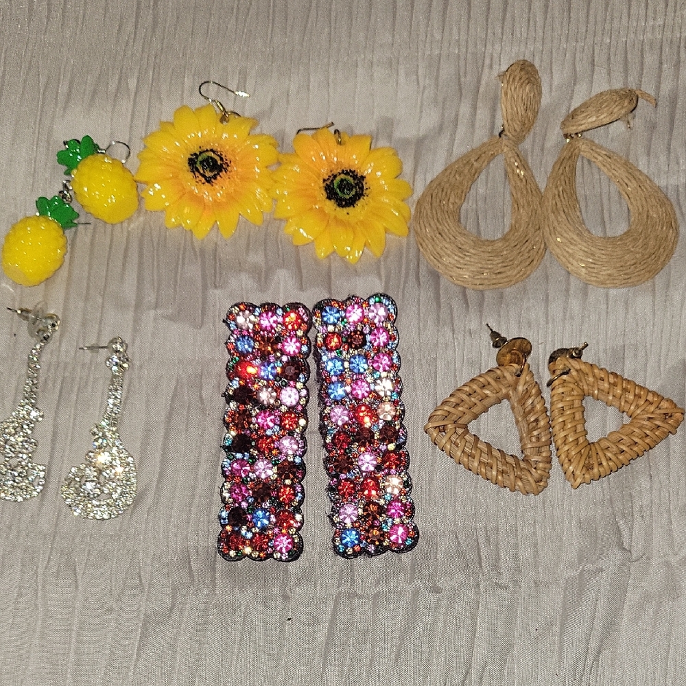 Bundle Of 6 Earrings